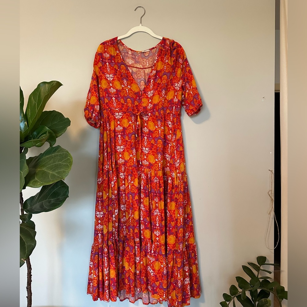 Light Weight and Airy V-Neck Maxi Dress